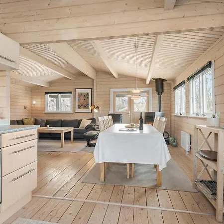 Vakantiehuis 3 Bedroom Cozy In *