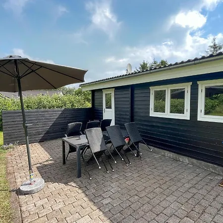 Feriehus 3 Bedroom Cozy In